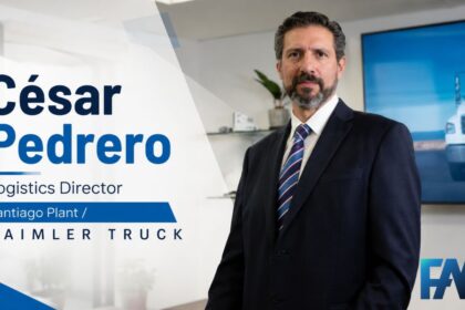 César Pedrero, Logistics Director Santiago Plant de Daimler Truck, durante una sesión fotográfica corporativa en instalaciones de la compañía.