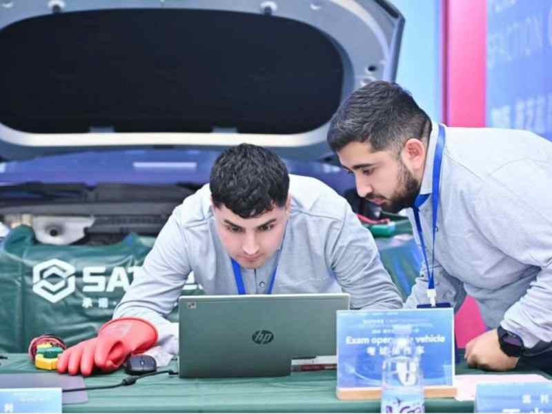 La competencia internacional reúne a expertos de distintos mercados para evaluar habilidades clave en vehículos híbridos enchufables y eléctricos de nueva generación.