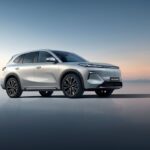 SUV Geely EX5 EM-i con tecnología híbrida avanzada y diseño moderno, presentado como parte de la estrategia de movilidad sustentable de la marca.