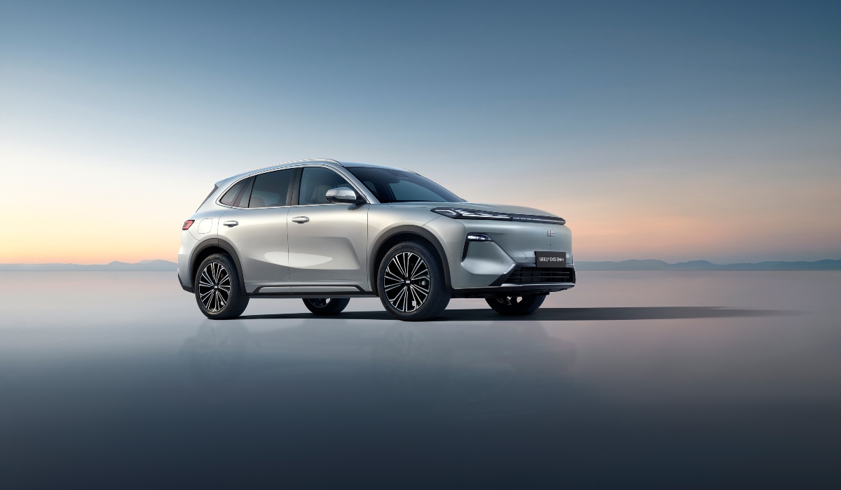 SUV Geely EX5 EM-i con tecnología híbrida avanzada y diseño moderno, presentado como parte de la estrategia de movilidad sustentable de la marca.