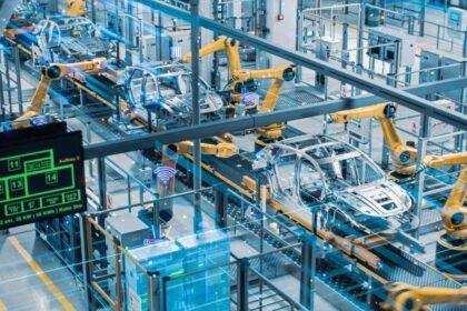 La fabricación inteligente transforma las plantas automotrices mediante inteligencia artificial, automatización y análisis de datos, tecnologías que ya ofrecen mejoras medibles en productividad y calidad, según un informe de Rockwell Automation y el Center for Automotive Research (CAR).