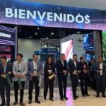 Directivos y representantes del sector automotriz realizan el corte de listón durante la inauguración de Expo CESVI 2026.
