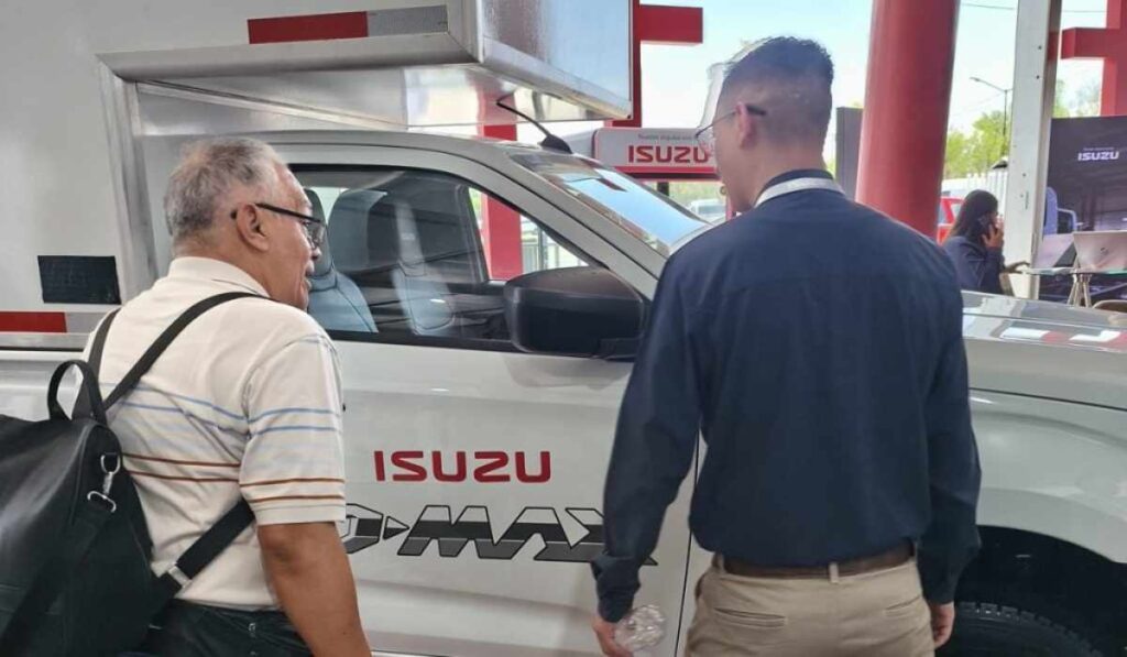 La participación de ISUZU en actividades de vinculación con el público permite fortalecer la presencia de la marca y acercar a los visitantes a su portafolio de vehículos y a los valores que distinguen su legado japonés.