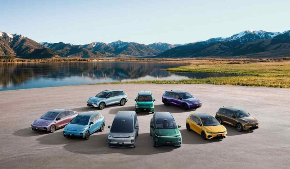 Vehículos eléctricos Leapmotor exhibidos en un entorno natural como parte de la estrategia global de movilidad eléctrica de la marca.