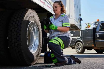 La logística inteligente optimiza la gestión de flotillas de transporte.