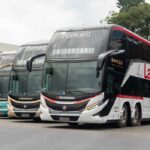 Autobuses Marcopolo Paradiso G8 Double Decker del Grupo La Santaniana alineados durante la entrega de nuevas unidades en Paraguay.
