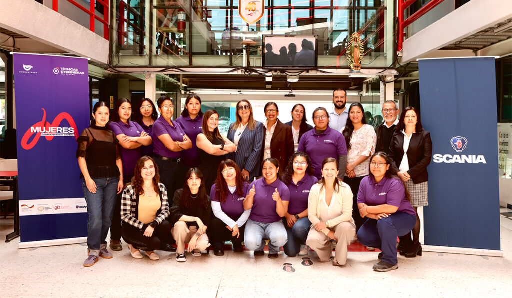 Técnicas del Futuro de Scania y GIZ Primera generación de Técnicas del Futuro de Scania y GIZ en Grupo CEDVA, programa para formar mujeres en talleres de transporte pesado.