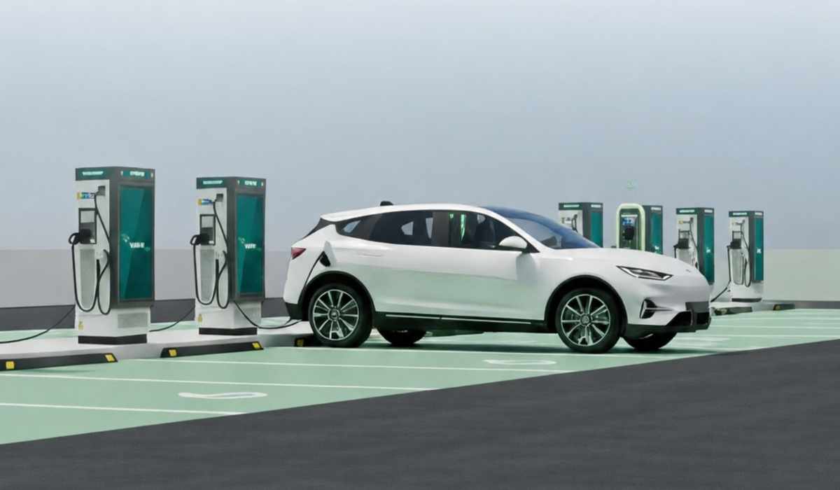 Vehículo eléctrico blanco conectado a una estación de carga rápida en un hub de recarga de VEMO con múltiples cargadores disponibles.