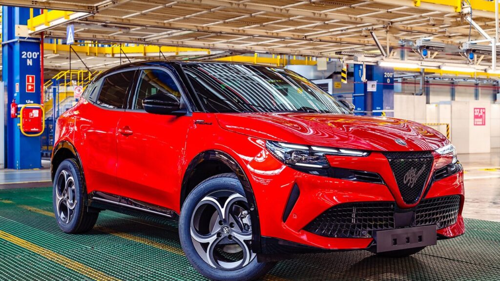 Alfa Romeo Junior Rosso Brera es un SUV con espíritu deportivo. 