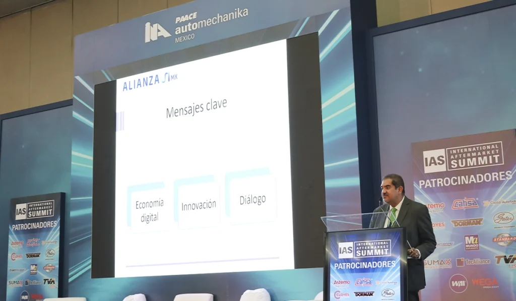 Guillermo Valdivia Soto en International Aftermarket Summit PAACE Automechanika México Guillermo Valdivia Soto, Director Ejecutivo de Alianza In México, durante su participación en el International Aftermarket Summit dentro de PAACE Automechanika México