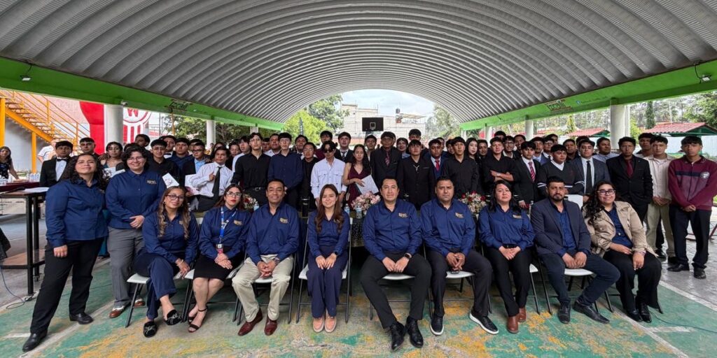 El programa TEC de Cummins llega al CBETIS 160 de Cuatitlán Izcalli para capacitar con habilidades prácticas a decenas de estudiantes relacionados con la industria automotriz.