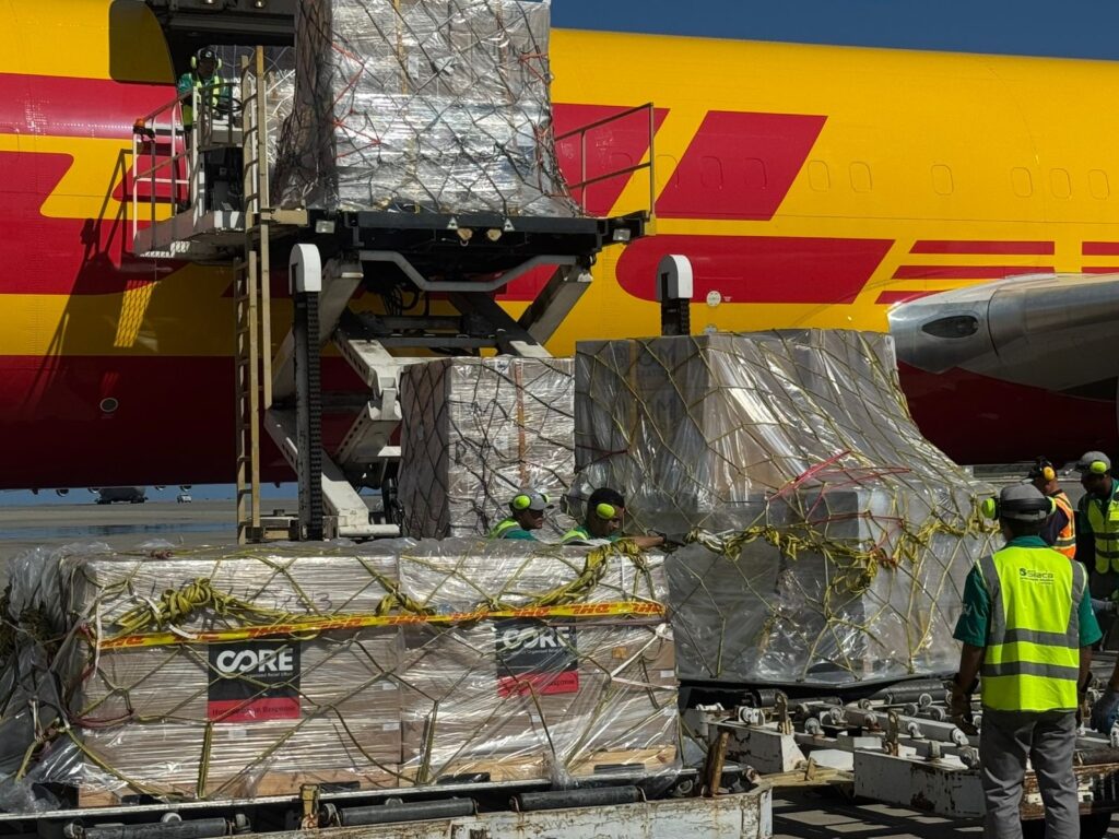 El equipo de DHL y DHL Express han entregado más de 100 toneladas de ayuda humanitaria. 