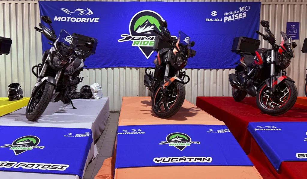 Motocicletas Dominar 400 personalizadas para Ride Masters de distintas entidades durante la presentación de la quinta edición de Dominar Riders de Bajaj México