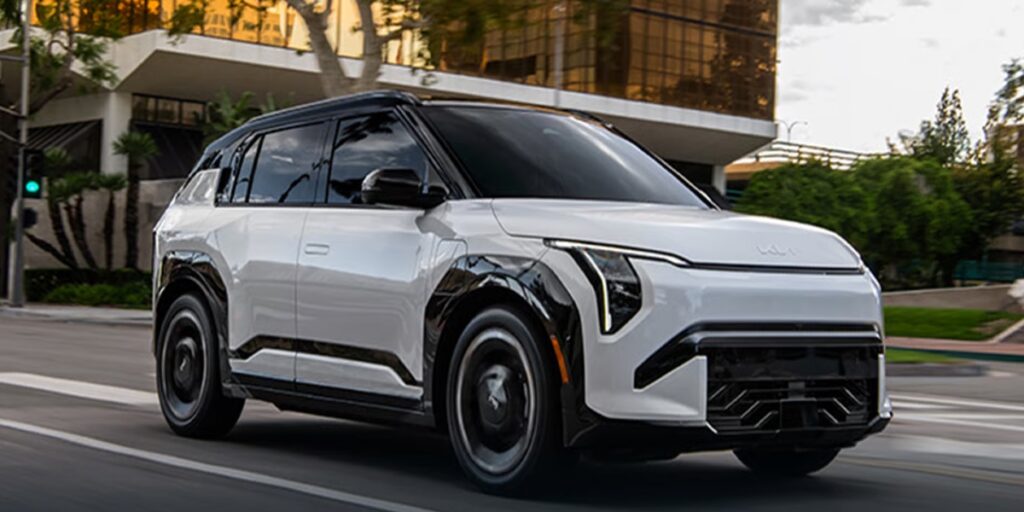 KIA EV3 es uno de los SUVs más competitivos de su segmento. La versión más avanzada ofrece hasta 600 km de autonomía. 