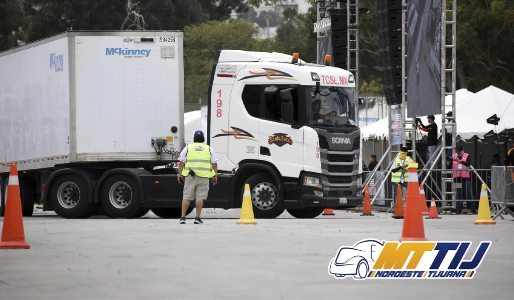 MT México Noroeste Tijuana 2026 define la parrilla de operadores rumbo a la final nacional Tractocamión Scania durante las maniobras del MT México Noroeste Tijuana 2026, competencia que reúne a operadores profesionales rumbo a la final nacional.