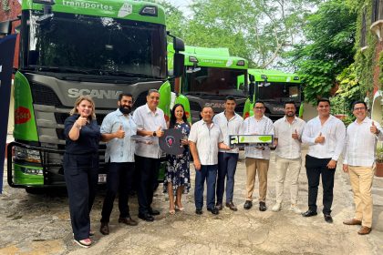 Directivos de Scania México y Transportes Especializados GAL encabezaron la entrega de 35 unidades Scania con las que la empresa elevó a 81 camiones de la marca su flota. El evento se realizó en Mérida, Yucatán, en el marco del 30 aniversario de la compañía.