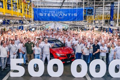 Stellantis Alfa Romeo Junior Rosso Brera es un SUV con espíritu deportivo.