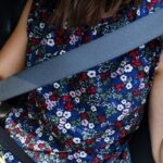 Niña utiliza el cinturón de seguridad según los lineamientos de TSR