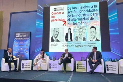 Panelistas del International Aftermarket Summit durante INA PAACE Automechanika México 2026 analizan las prioridades del aftermarket automotriz en Norteamérica.