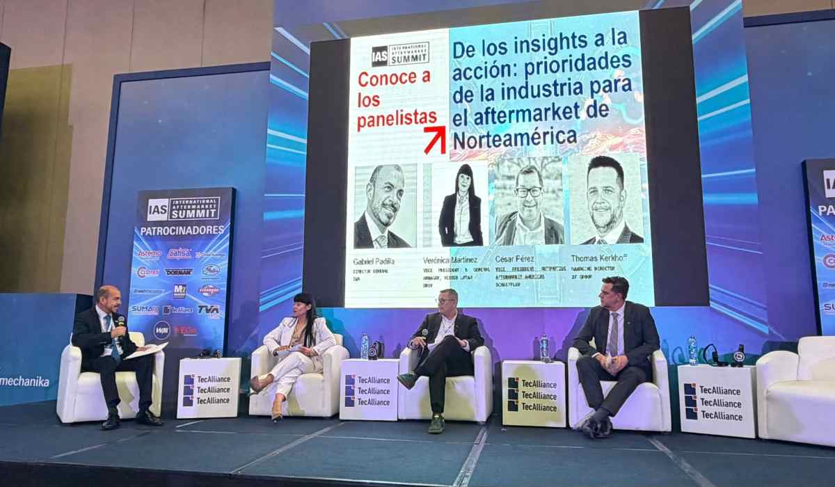 Panelistas del International Aftermarket Summit durante INA PAACE Automechanika México 2026 analizan las prioridades del aftermarket automotriz en Norteamérica.