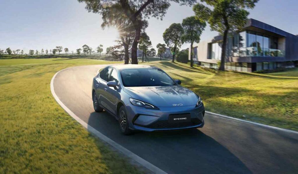 El nuevo BYD King MY2027 llega a México con tecnología híbrida enchufable DM-i, mayor autonomía eléctrica, diseño renovado y un equipamiento enfocado en eficiencia y confort.