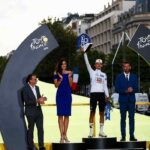 Isaac del Toro recibe el reconocimiento como mejor joven del Tour de France 2026, logro que acompañó con un histórico tercer lugar en la clasificación general.