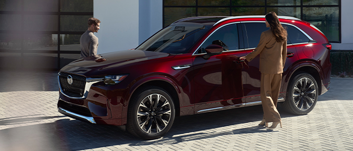 Mazda CX-90 destaca por su tamaño con espacio para tres filas de asientos. 