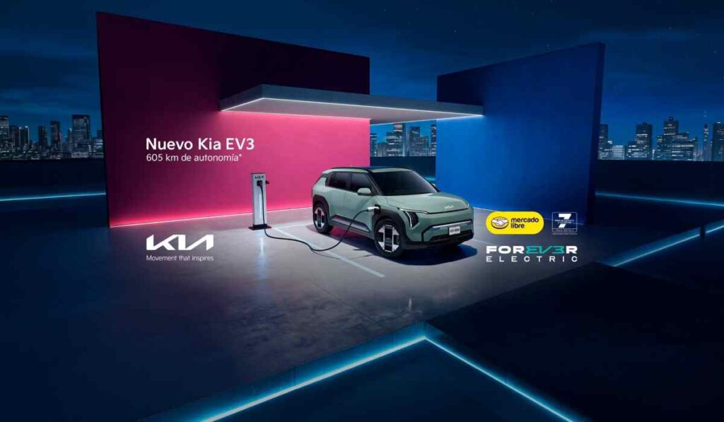Kia EV3 2027 conectado a una estación de carga durante la campaña de preventa exclusiva de Mercado Libre en México.