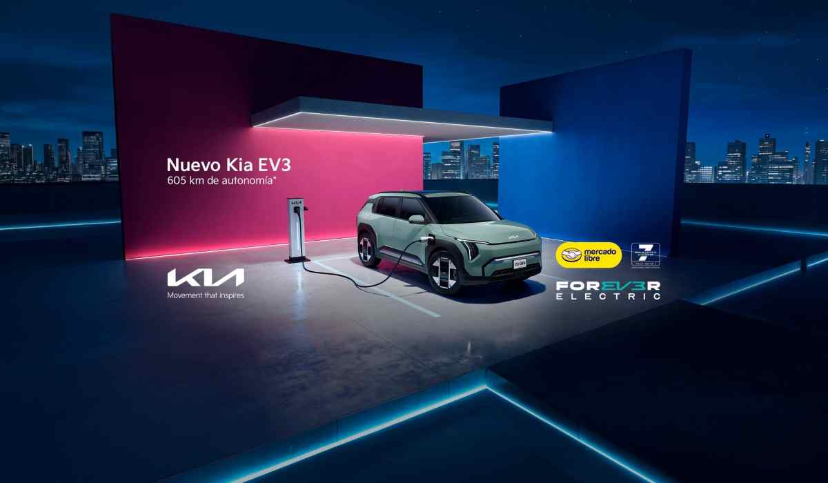 Kia EV3 2027 conectado a una estación de carga durante la campaña de preventa exclusiva de Mercado Libre en México.