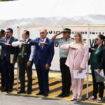 Autoridades de seguridad, movilidad y representantes de CANAPAT participan en el banderazo de inicio de los Operativos de Seguridad por el periodo vacacional de verano 2026 en una terminal de autobuses de la Ciudad de México.