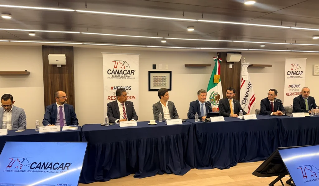 Presentación del Programa Nacional de Flotillas Seguras de CANACAR, Quálitas e Innovazione