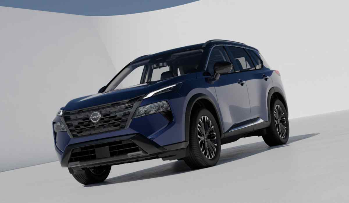 Nissan X-Trail 2027 e-POWER e-4ORCE en color Azul Mediterráneo con vista frontal de tres cuartos durante su presentación en México.