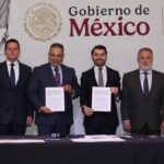 (Cent.) El presidente de CANACAR, Augusto Ramos, y Luis Tello, presidente de ANERPV firmaron el acuerdo acompañados de Ignacio Aguado (2do.der), director general de Innovación, Servicios y Comercio Interior de la Secretaría de Economía 