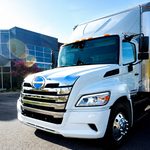 Conoce-el-vehiculo-electrico-de-bateria-de-carga-media-de-Hino-Trucks-factor-automotor