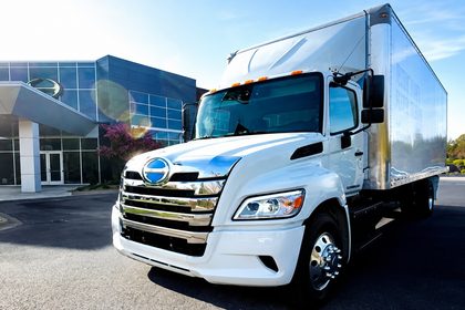 Conoce-el-vehiculo-electrico-de-bateria-de-carga-media-de-Hino-Trucks-factor-automotor