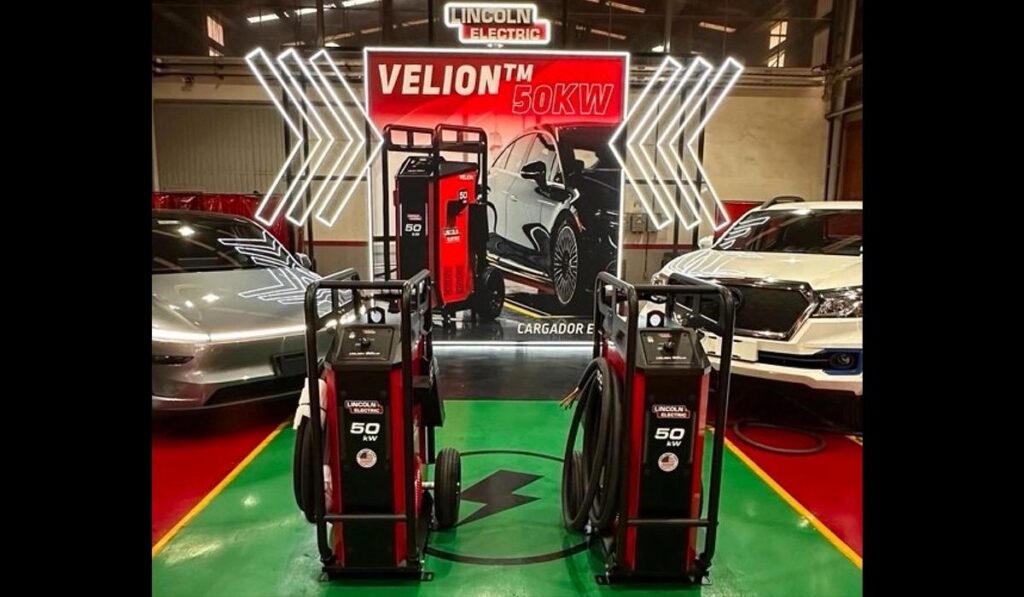 Lincoln-Electric-inauguro-EV-Center-en-Vallejo-factor-automotor