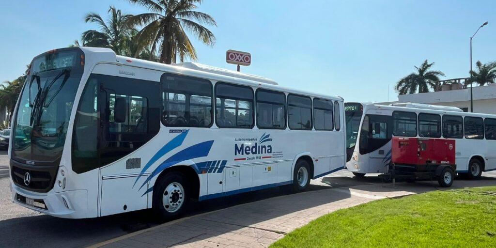 En total, Transportes Medina adquirirá una flota de 50 unidades Mercedes-Benz.