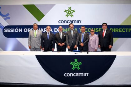 El presidente de Concamin, Alejandro Malagón Barragán, y el secretario general de la Concamin, Eduardo Ramírez Leal, realizaron el nombramiento de Miguel Ángel Bres García.