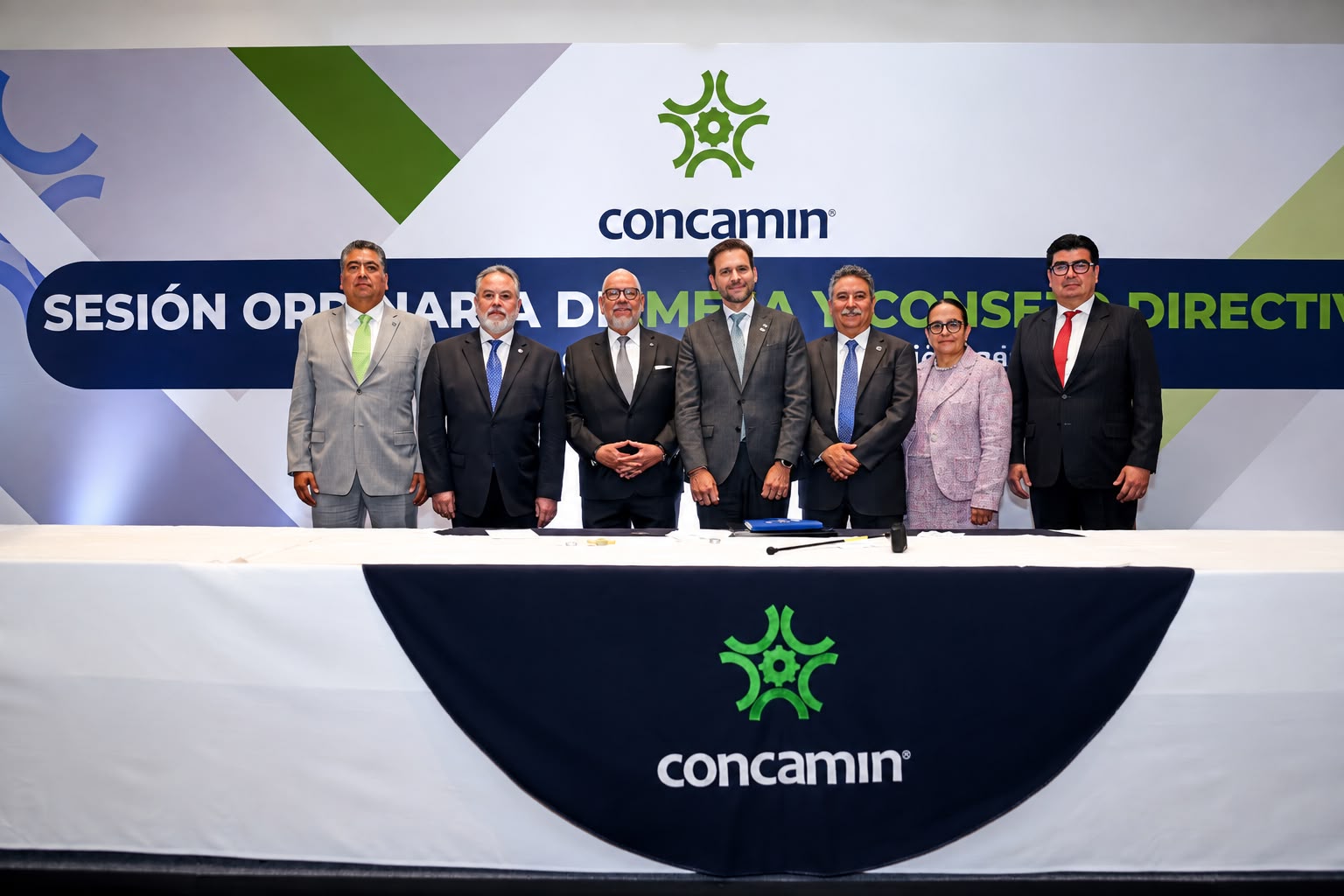 El presidente de Concamin, Alejandro Malagón Barragán, y el secretario general de la Concamin, Eduardo Ramírez Leal, realizaron el nombramiento de Miguel Ángel Bres García.