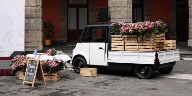 Sheinbaum presenta el Olinia 2 de Carga, un  minivehículo 100% eléctrico con capacidad para transportar hasta 650 kg de carga