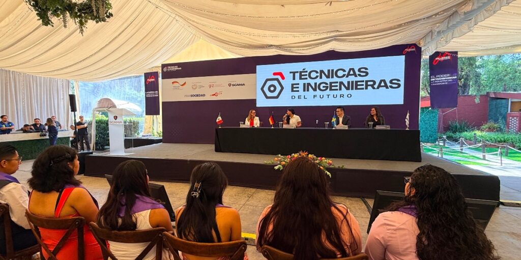 Técnicas Ingenieras del Futuro: Scania lleva talento femenino del aula al taller