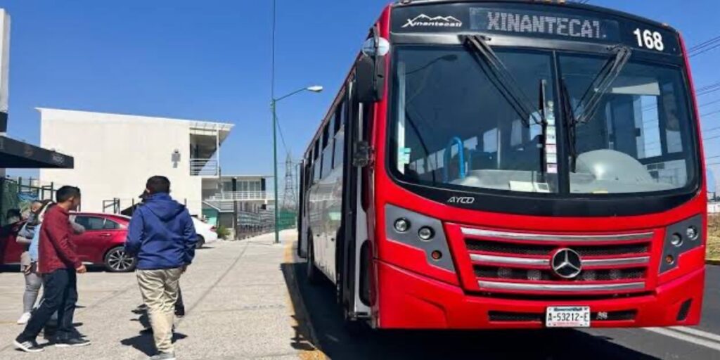 La demanda de transporte público tuvo un notable aumento en ciudades como Monterrey.