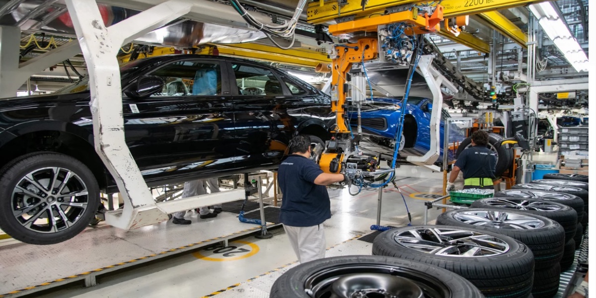 Volkswagen de México desaparecerá uno de los tres turnos de producción en su planta de Puebla.