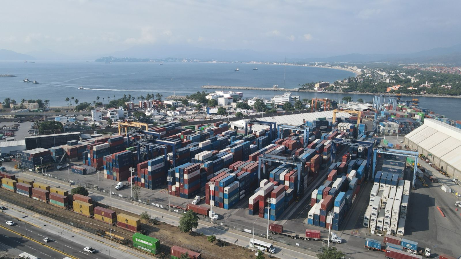Buques portacontenedores en el Pacífico mexicano
