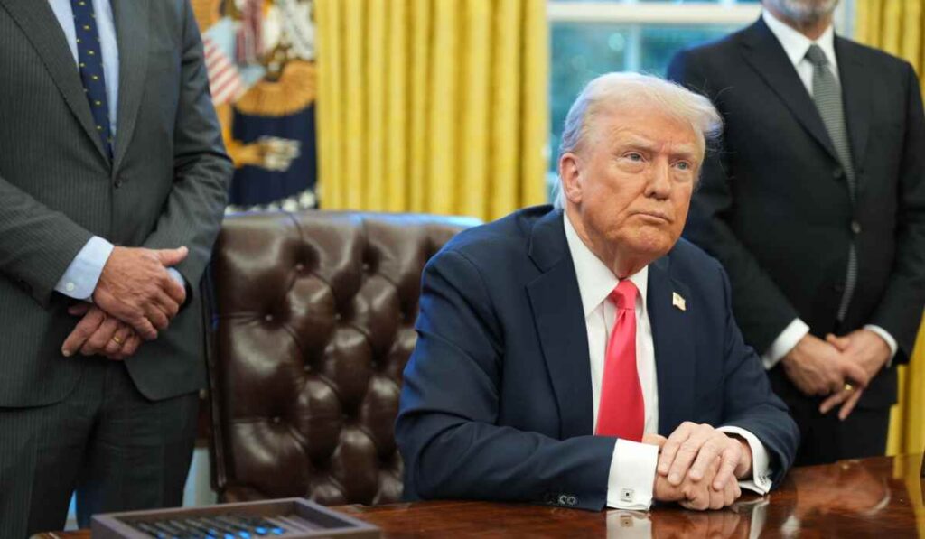 Donald Trump relaja medidas arancelarias ante Canadá.
