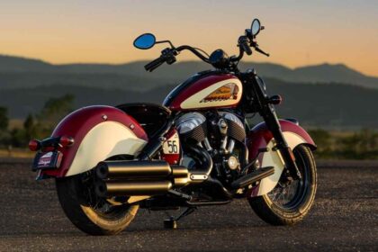 Motocicleta Indian Chief Vintage Sturgis SD Edition con el número 56 y acabados en rojo y crema