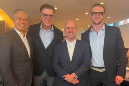 Ejecutivos de Grupo GOCAR y Nissan durante la celebración por la obtención del premio internacional Nissan Global Award 2026.