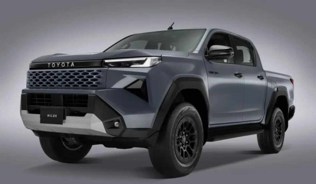 Vista frontal tres cuartos de la nueva camioneta Toyota Hilux 2027 en color gris