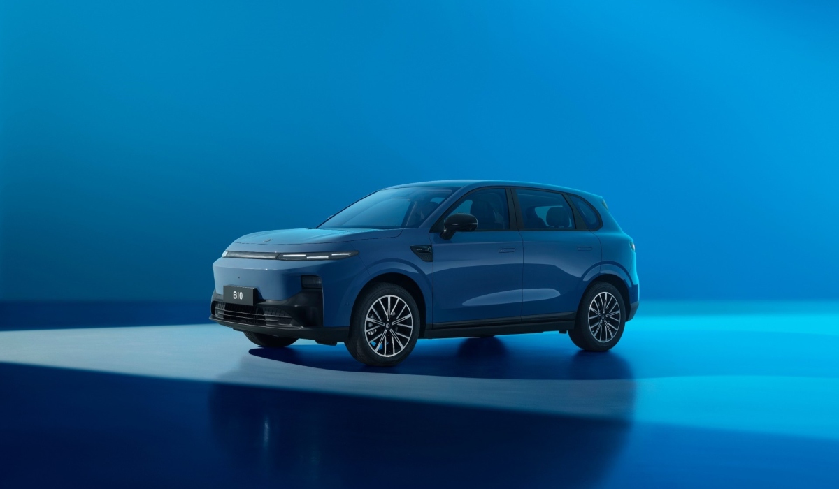 SUV Leapmotor B10 Ultra Híbrido en color azul expuesto en estudio con fondo azul brillante.