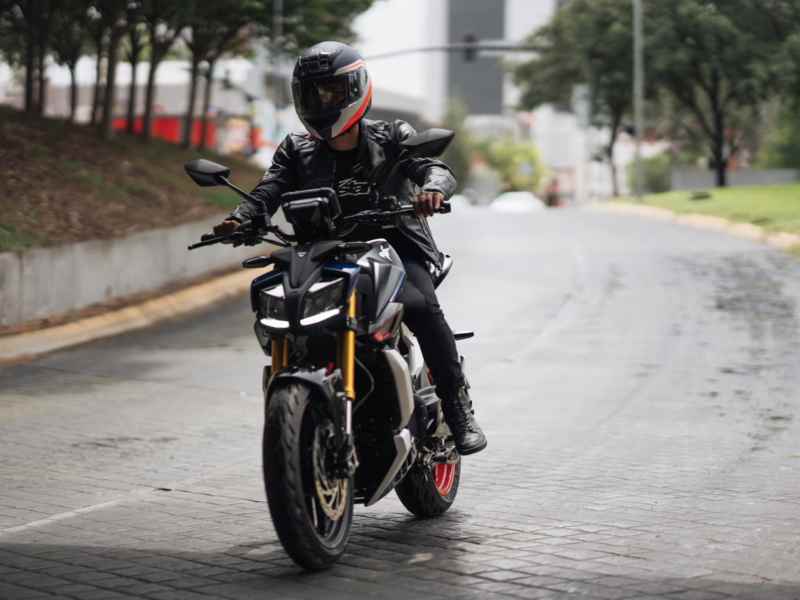 La TVS Apache RTR 310 representa la evolución de la motocicleta urbana hacia una experiencia de conducción con mayor tecnología y adaptabilidad.